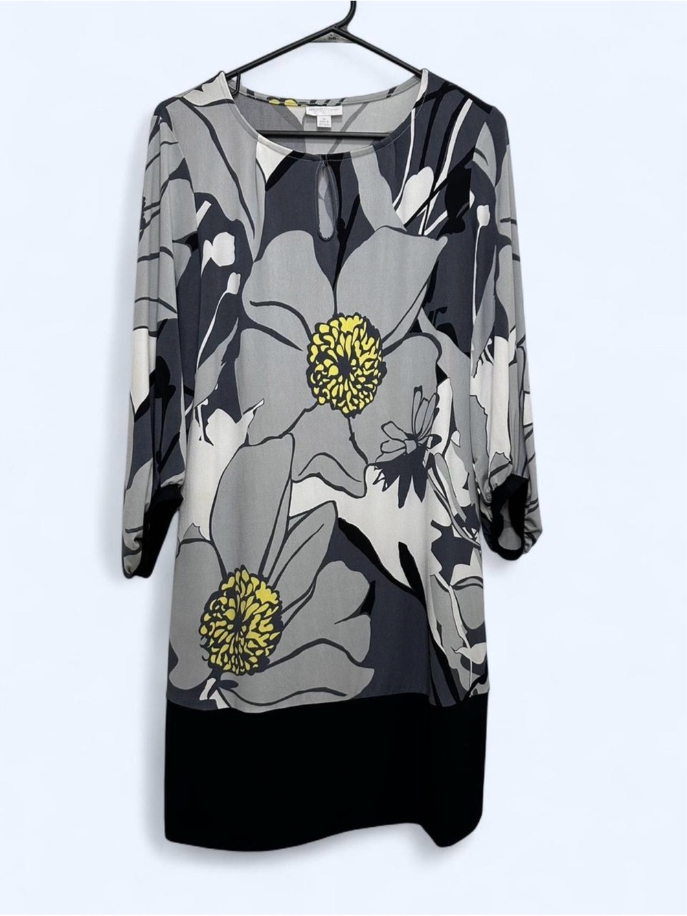New York & Company Stretch Floral Knee Length Dress in Gray/White Size XS